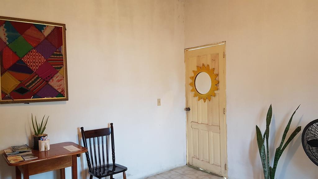 Orange Walk Casa Ricky'Sホステル エクステリア 写真