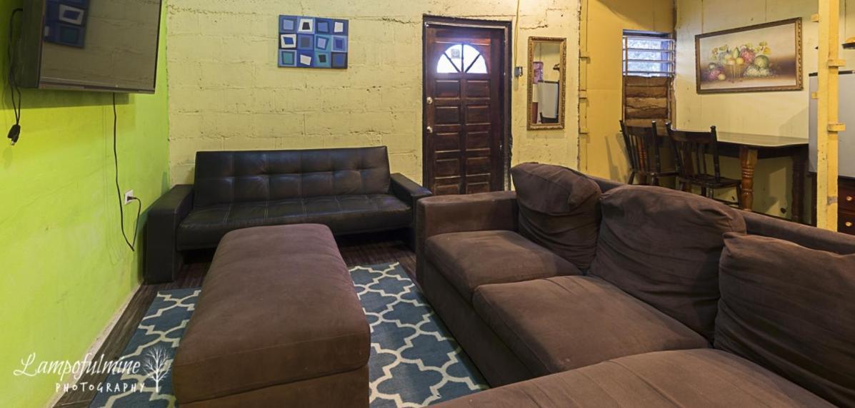 Orange Walk Casa Ricky'Sホステル エクステリア 写真